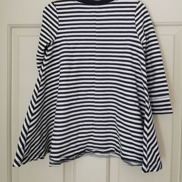 3/$20 Old Navy dress size 2T - Picture 4 of 4